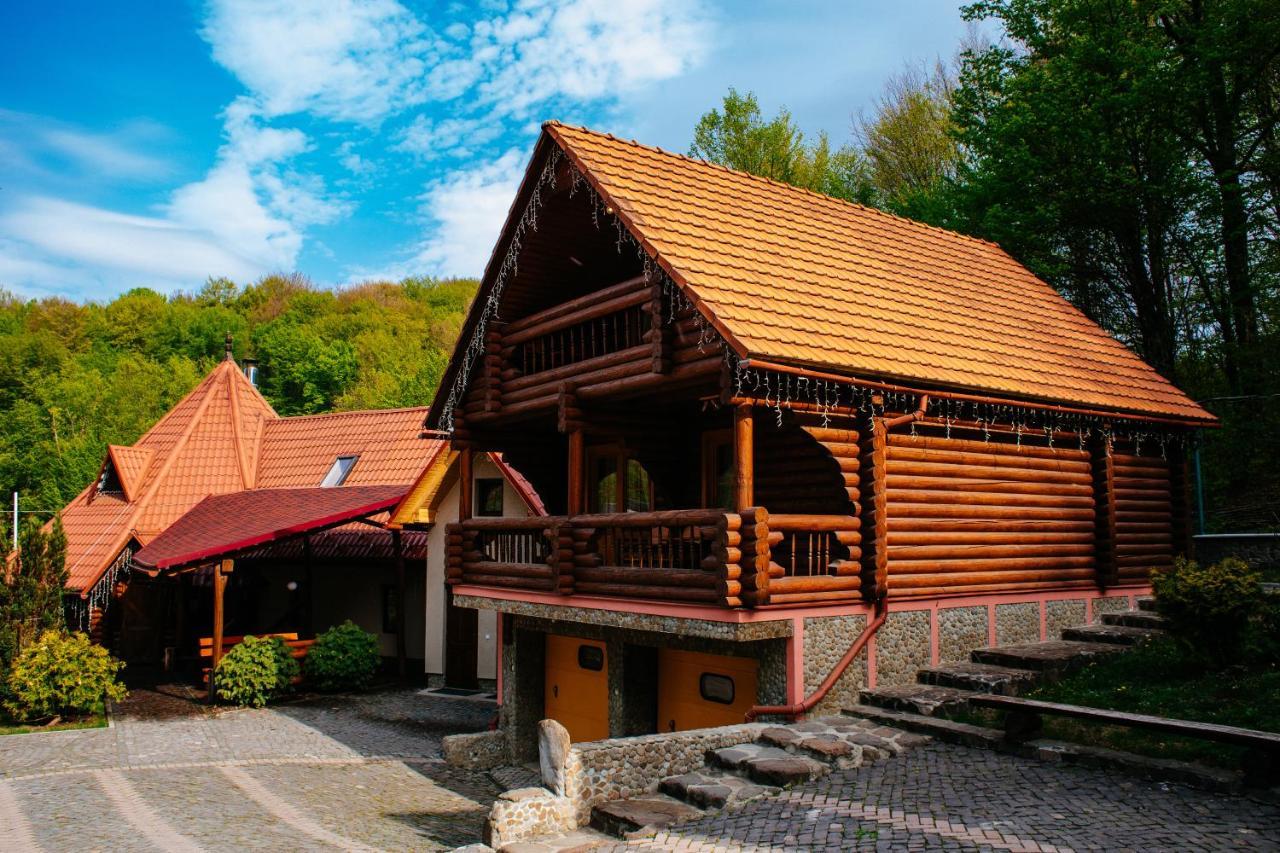 Toursit Complex Polyana Kvasova Hotel Екстериор снимка