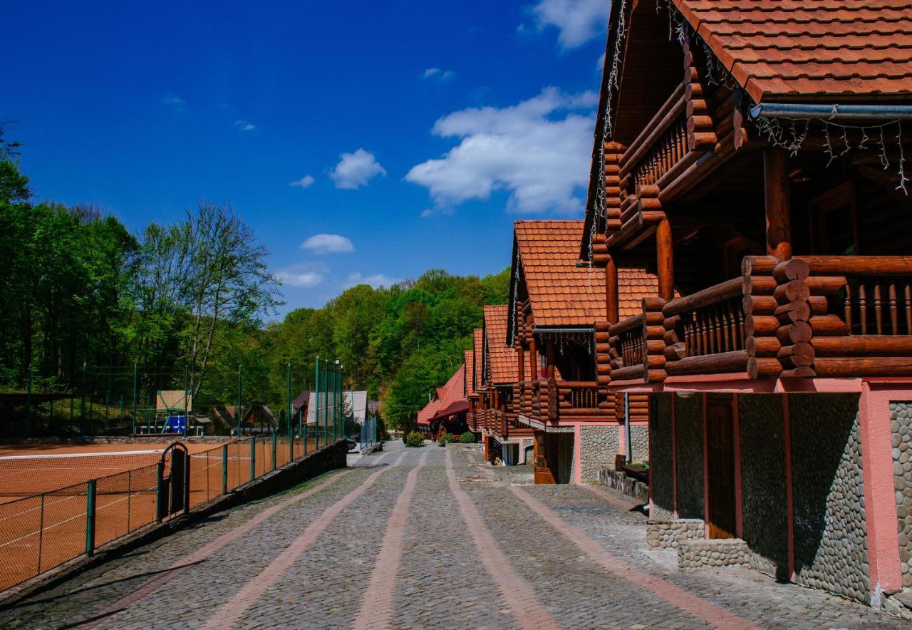 Toursit Complex Polyana Kvasova Hotel Екстериор снимка