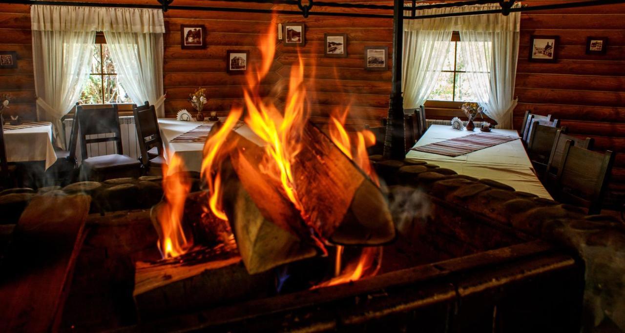 Toursit Complex Polyana Kvasova Hotel Екстериор снимка